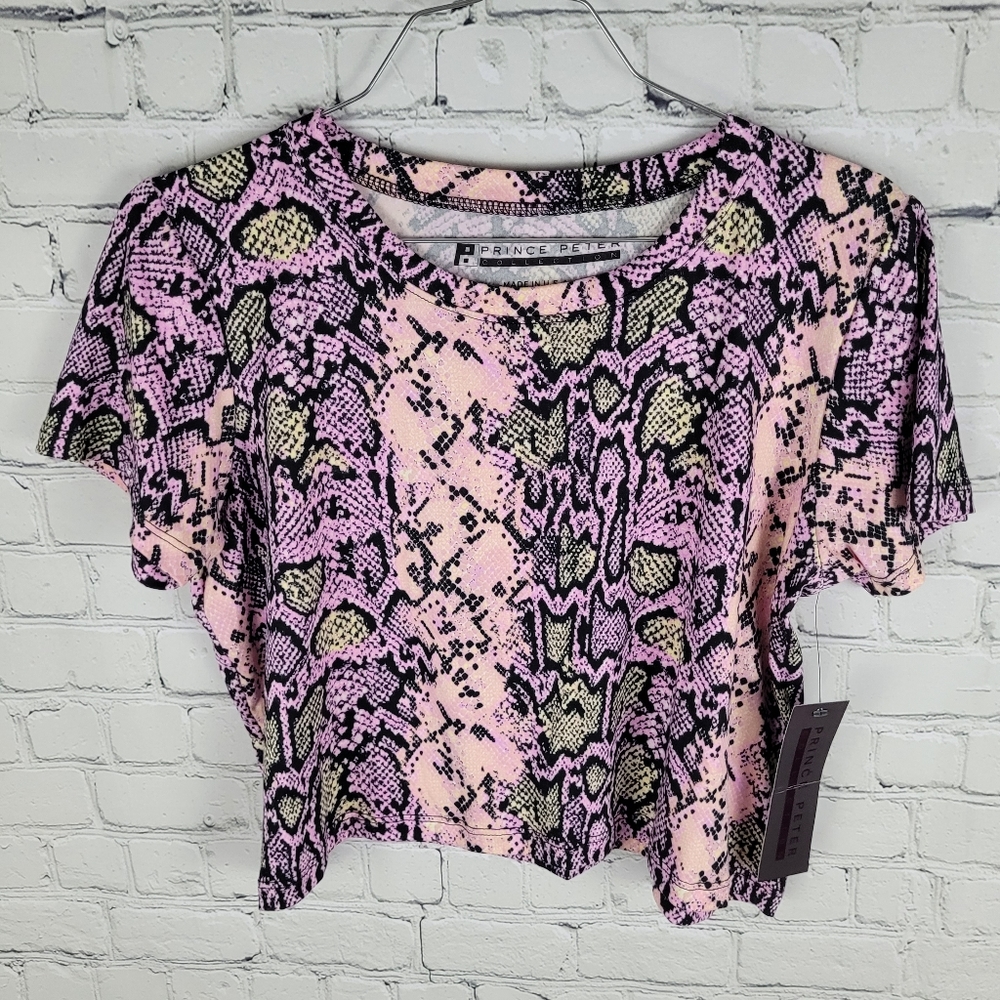 PRINCE PETER COLLECTION | cropped crewneck snake reptile print top